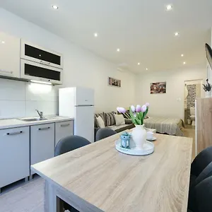 apartments-nita.hotelinzadar.com/